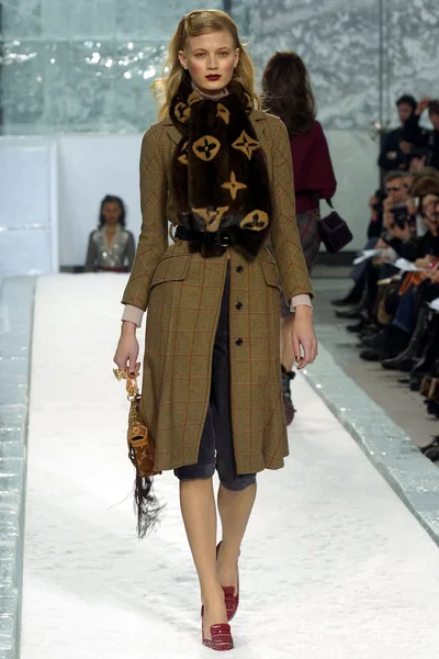 Look 28